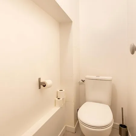 Le Marais L 3br - In With Terrace Apartment