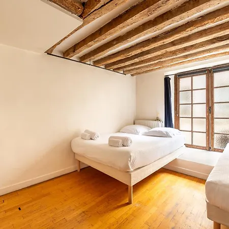 Le Marais L 3br - In With Terrace * Paris